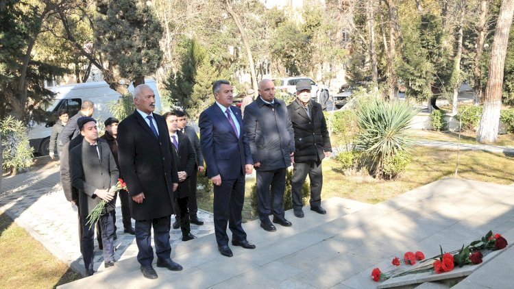    Abdin Fərzəliyev Ceyranbatan qəsəbəsində şəhidlərin məzarlarını ziyarət etdi   