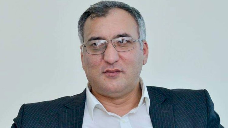    “O müəllimə şagird niyə hörmət etməlidir?” - Yazıçı   