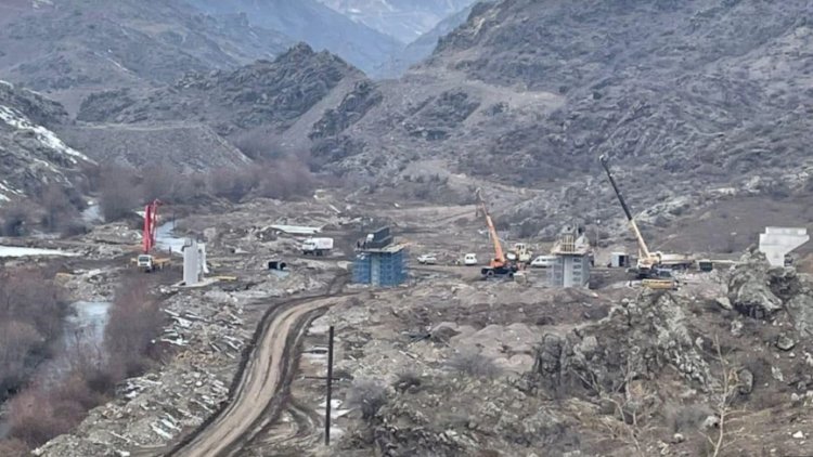    Qarabağdan Ermənistana yeni yolu kim çəkir? – “Bizim evdən Azərbaycanın bayrağı görünür”   