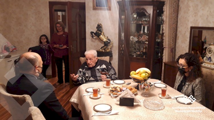    Nazir Xalq artistinin evinə getdi   