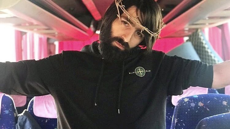    “Nə qədər olar eyni şeyi çürütmək?!“   - Elşad Xose