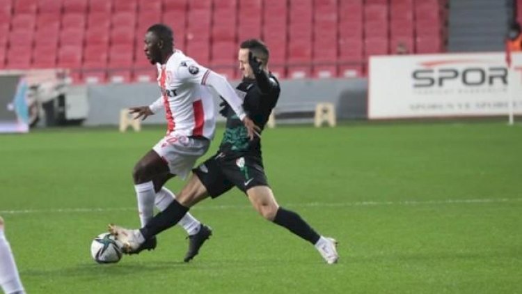    Namik meydana çıxdı, “Bursaspor“ xal qazandı   