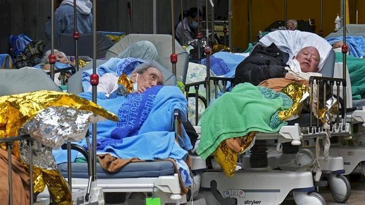    “Omikron“un tüğyan etdiyi Honq-Konqdan inanılmaz FOTOLAR   