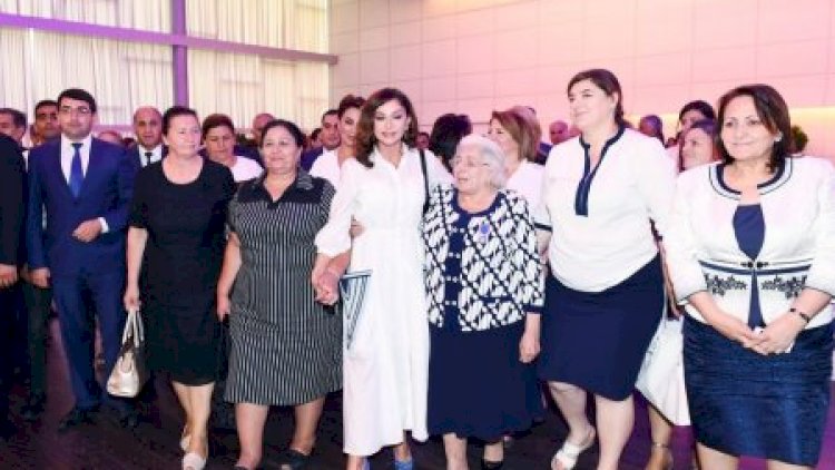    O, uzaqgörənliyi və xeyirxah əməlləri ilə xalqın sevimlisinə, güman yerinə çevrildi...   