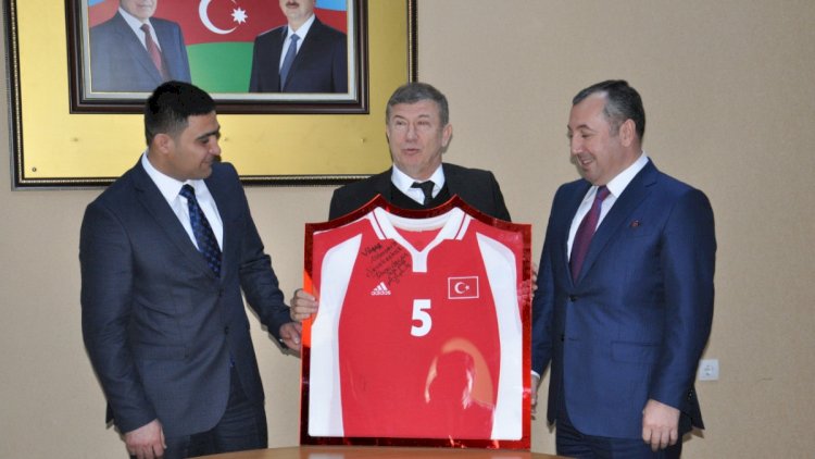    Türkiyənin əfsanəvi futbolçusu Tanju Çolak Naxçıvana səfər etdi - Foto   