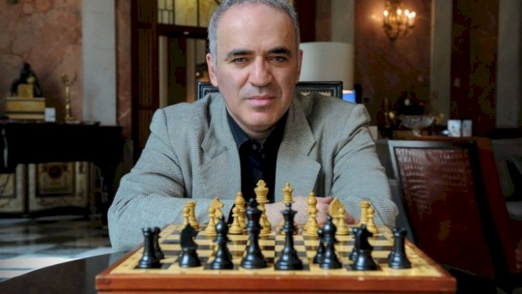    Harri Kasparov: “İndi siz Ukraynaya kömək etməlisiniz“   