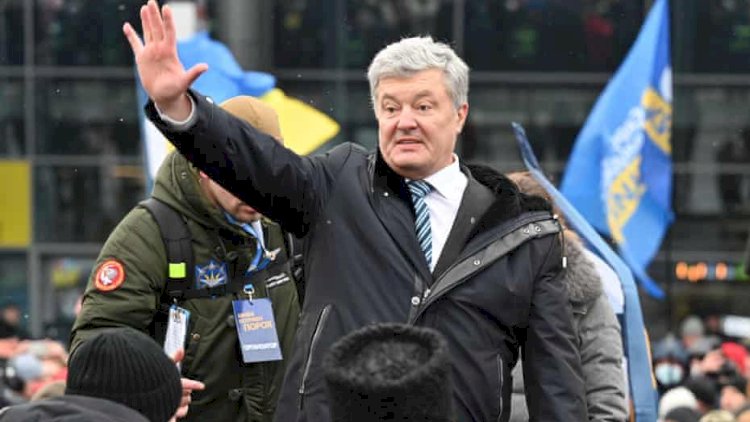    Petro Poroşenko paytaxtın müdafiəçilərinə qoşuldu   