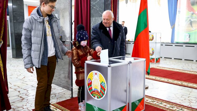    Belarusda referendum baş tutdu   