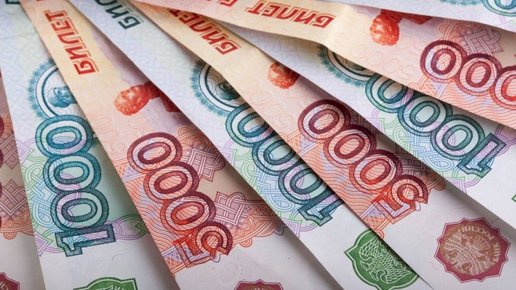    Rusiya rublu 40% dəyər itirdi   
