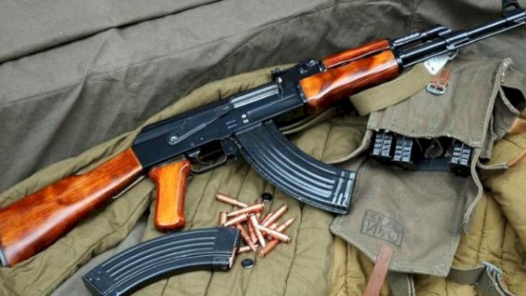    “Kalaşnikov” satmaq istəyən keçmiş məhkum tutuldu   - Foto