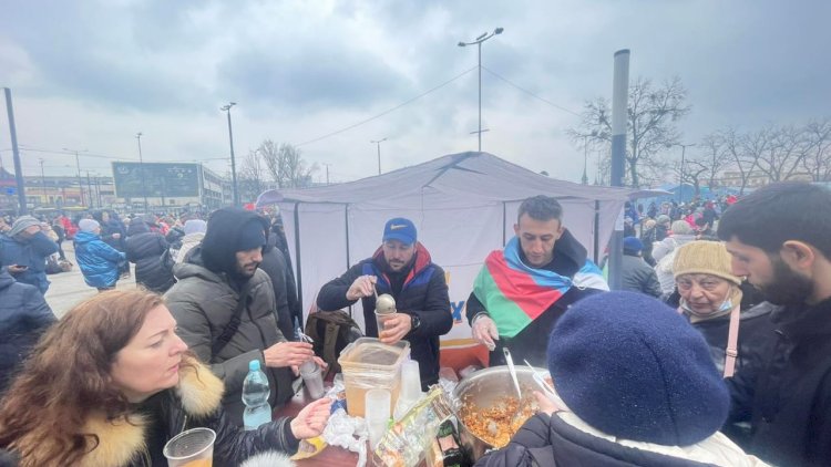    Lvovda azərbaycanlılar üçün səyyar qida məntəqələri yaradılıb   - Fotolar