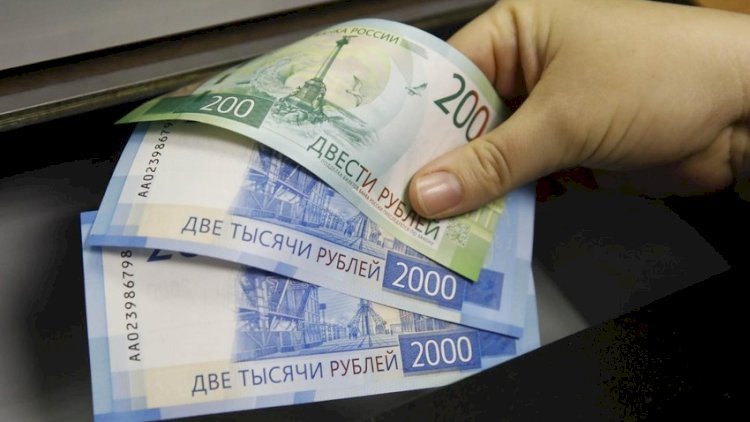    Rubl tədricən kağız parçasına çevrilir   