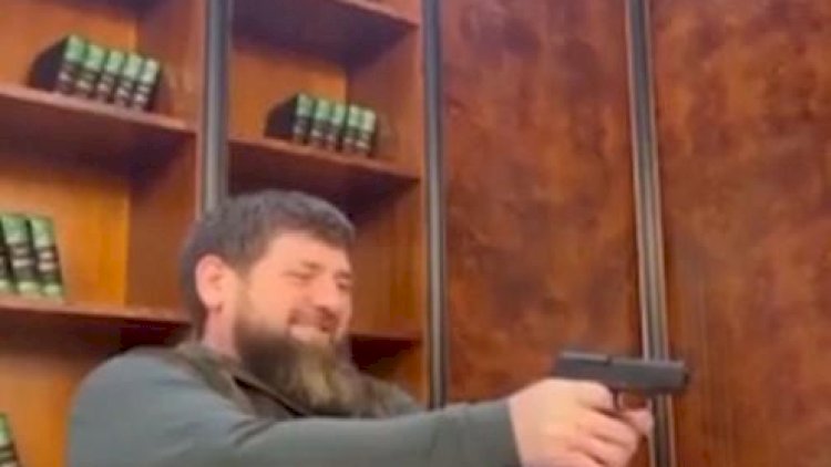    Ramzan Kadırov canlı yayıma tapança ilə çıxdı   - VİDEO