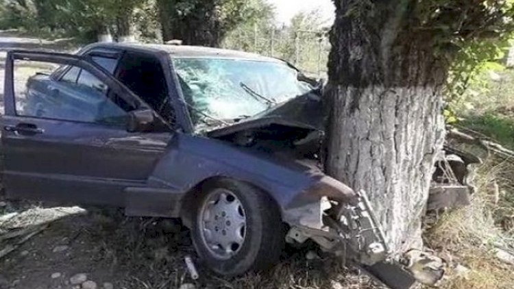    “Hyundai” ağaca çırpıldı, sürücü öldü   