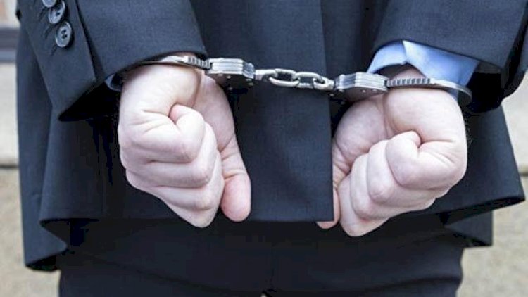    İcra başçısının köməkçisi saxlanıldı   