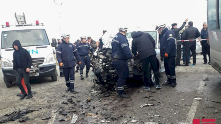    Sumqayıtda mikroavtobus minik avtomobili ilə toqquşub:   10-dan çox yaralı var - Fotolar