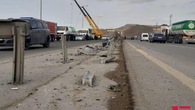   Bakıda yanacaq daşıyan avtomobil aşdı: Ölənlər var   - Fotolar