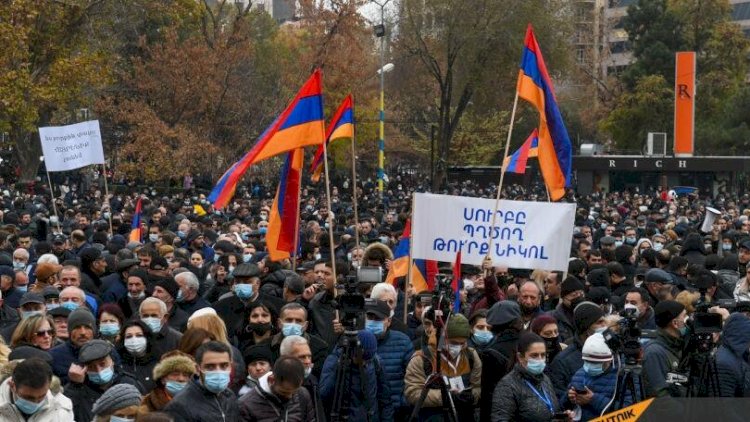    İrəvanda Paşinyana qarşı genişmiqyaslı mitinq başladı   