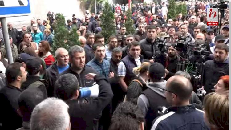    Ermənistan müxalifəti 4 nazirliyin işini iflic etmək istəyir   