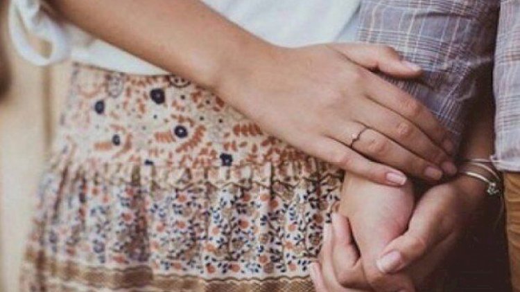    18 yaşlı qız sevgilisi ilə birləşib marketi soydu   