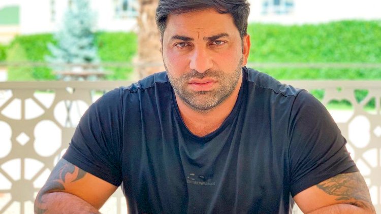    Kamil xaricə xanımı ilə yox, qızıyla getdi - Video   