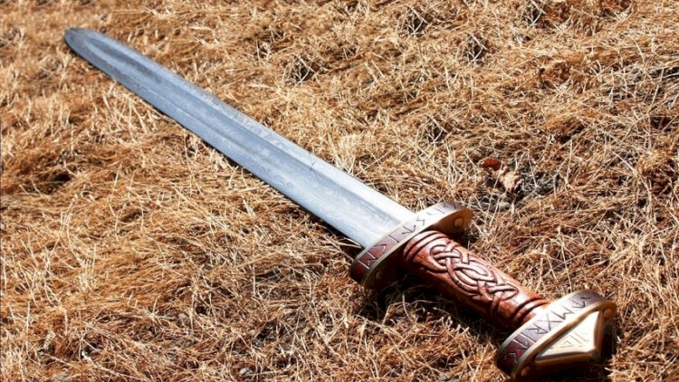    Salyanda 30 yaşlı kişini qılıncla yaraladılar   