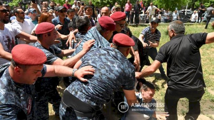    İrəvanda saxlanılan etirazçıların sayı açıqlandı   