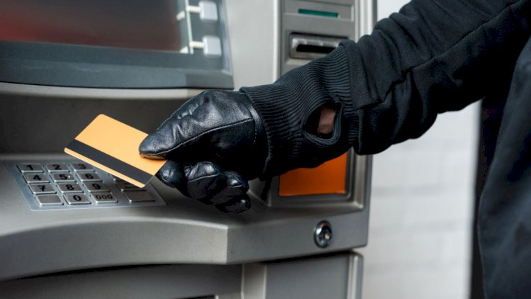    Bakı sakininin bank hesabından 8500 manat oğurlandı   