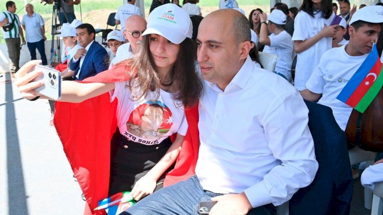    Nazir Şuşadan uşaqları təbrik etdi - VİDEO   