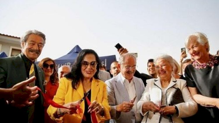    Türkan Şoray və Kadır İnanır illər sonra bir arada   