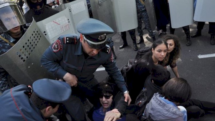    Ermənistanda polislə qarşıdurmaya görə 10 nəfər həbs edildi   