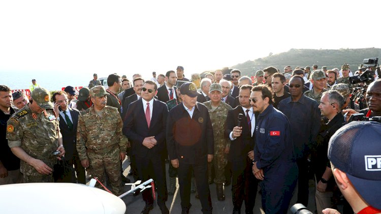    Zakir Həsənov Hulusi Akarla hərbi sərgiyə baş çəkdi - FOTOLAR   