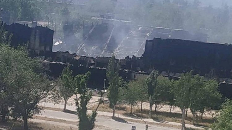    Rusiya Ukraynada kimya zavodunu vurdu   - Yanğın başladı