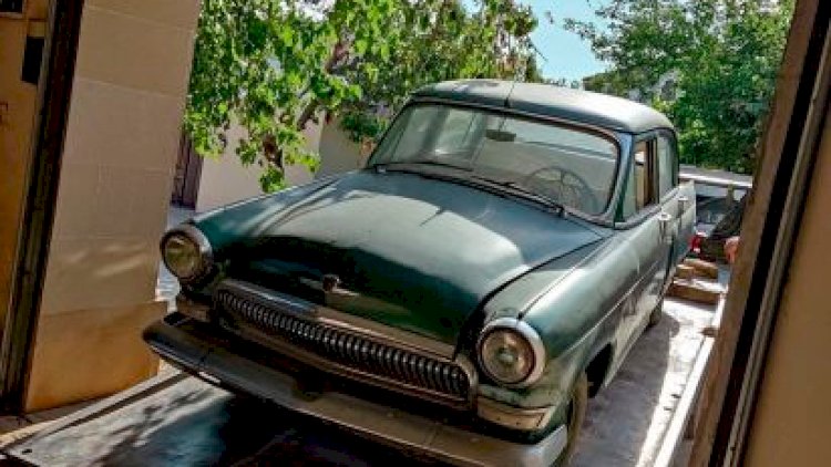    Sabiq deputat Rusiyaya etiraz olaraq “GAZ M-21” markalı avtomobilini satışa çıxardı   