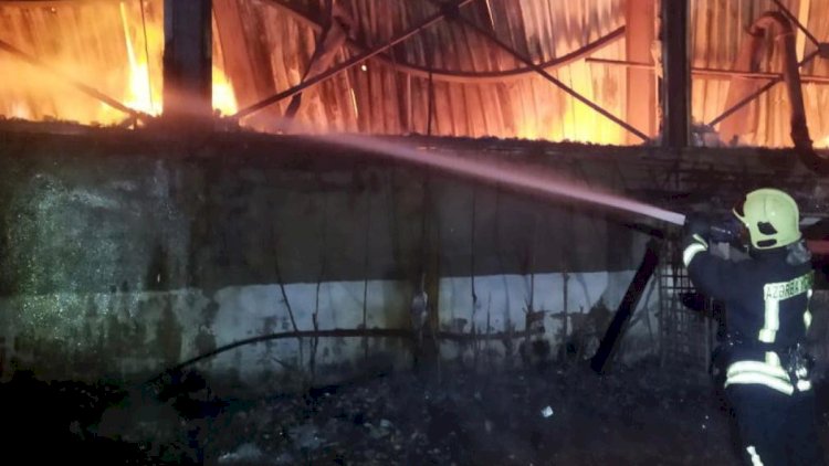    Bakıda avtomobil təmiri sexində yanğın başladı   