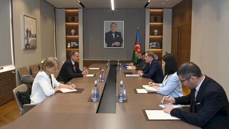    Ceyhun Bayramov Macarıstan səfiri ilə görüşdü   