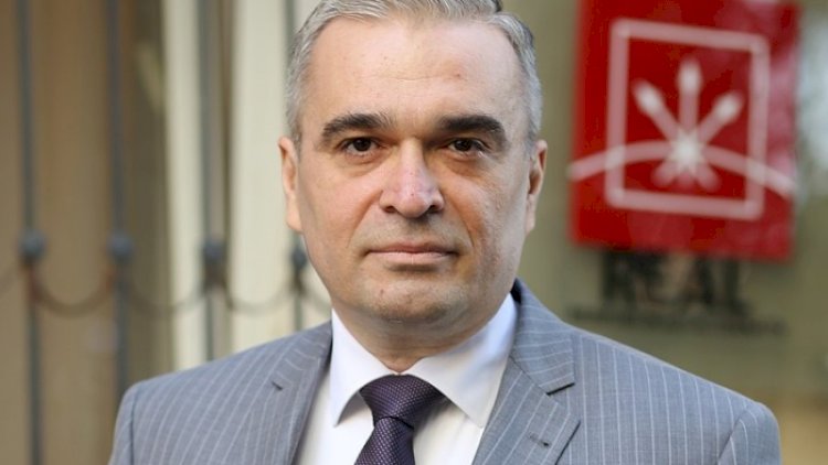    “Erkin Qədirlinin Tiktok ruhunda verdiyi müsahibə...”    