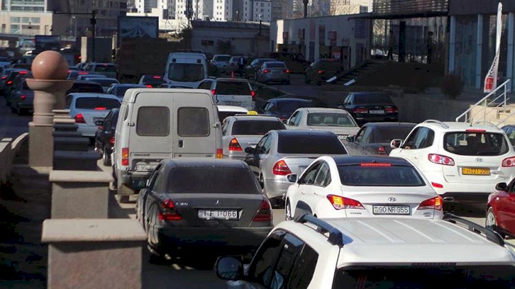    Bakıdakı bu yollarda tıxac var - SİYAHI   