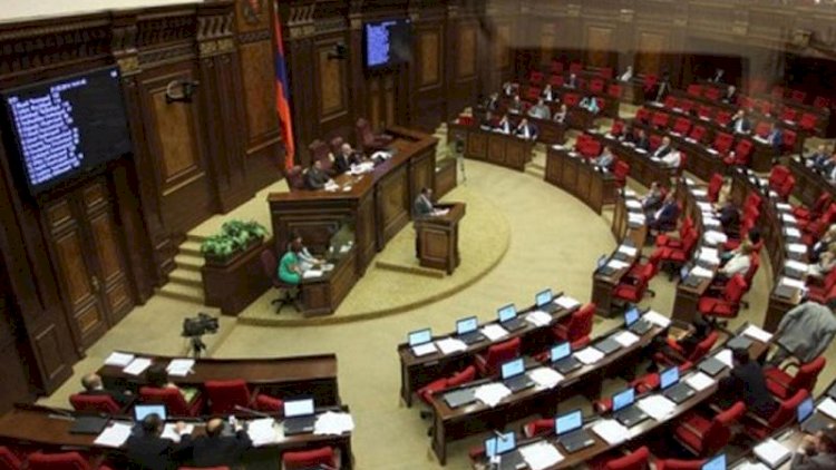   Ermənistan parlamentində qalmaqal: Deputat istefa verdi   