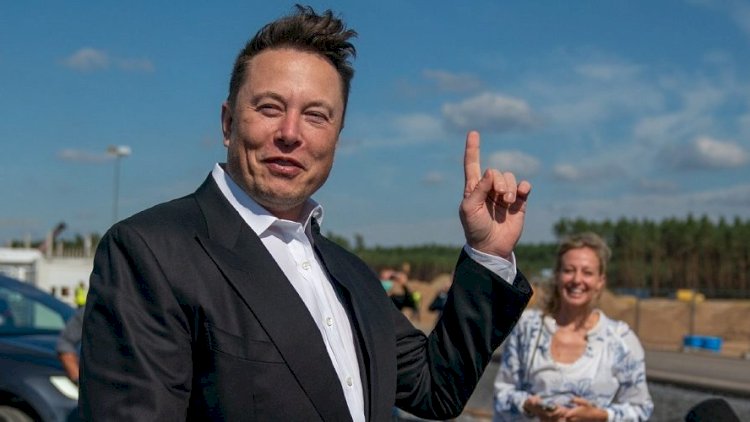    Mask Roma Papası ilə görüşdü   