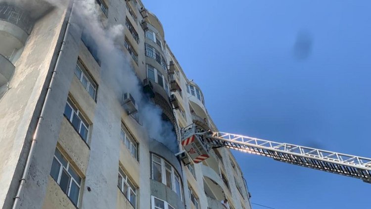    Bakıda yaşayış binasında yanğın başladı   