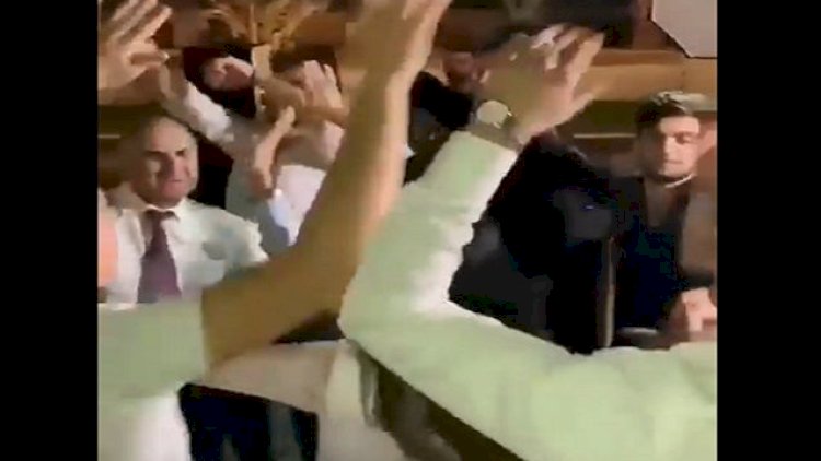   Daha bir müəllim məzun günündə rəqsi ilə gündəm oldu - Video   