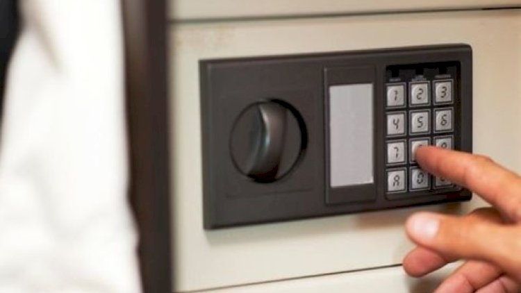    Evdə seyfdən 130 min manat oğurlandı   