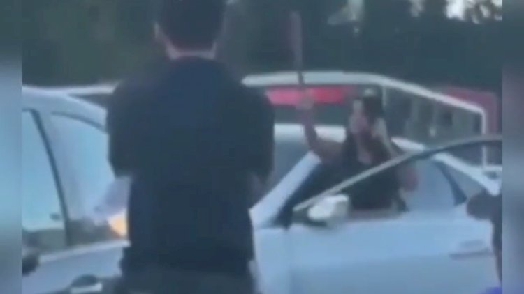    Bakıda xanım sürücü oğlanla əlbəyaxa oldu - Video   
