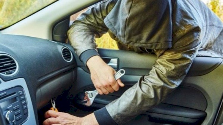    Bakıda “Range Rover”dən içərisində 920 manat olan çanta oğurlandı    