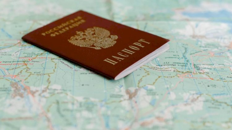    “Rus pasportu alma cinayətdir“ - Ukrayna rəsmisi   