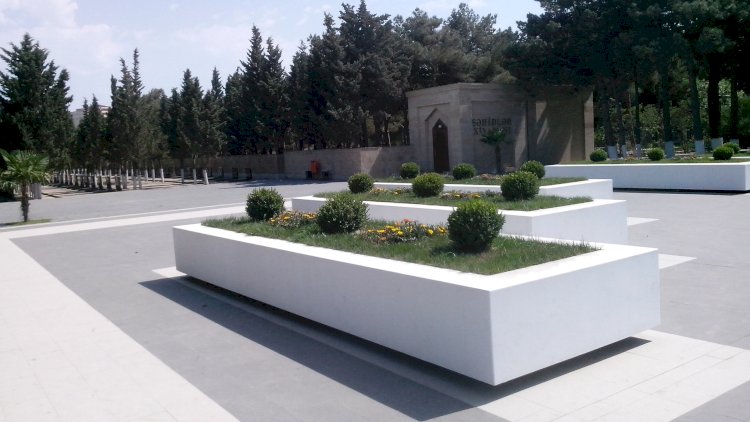    İlham Əliyev Sumqayıtda Şəhidlər Xiyabanında oldu   