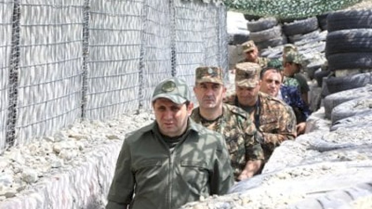    Erməni müdafiə naziri Azərbaycanla sərhədə baş çəkdi   