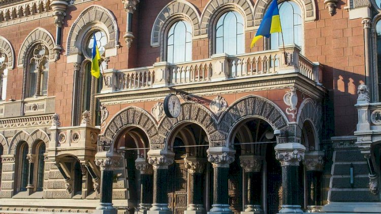    Ukrayna Milli Bankı devalvasiyaya getməli oldu   