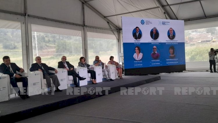    Beynəlxalq Media Forumunda birinci panel keçirilib   